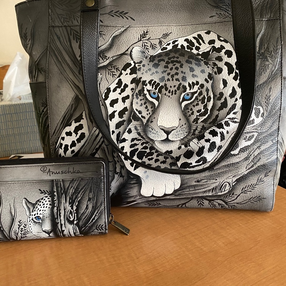 Woman’s tote bag and matching credit card wallet